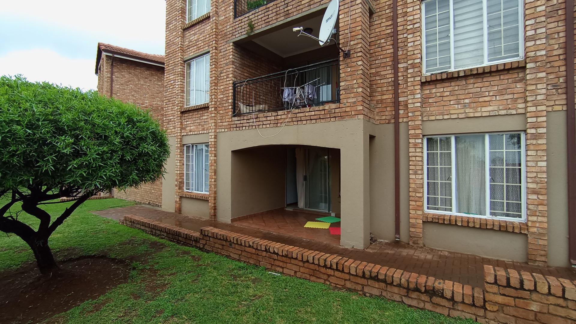 Backyard of property in Heuweloord