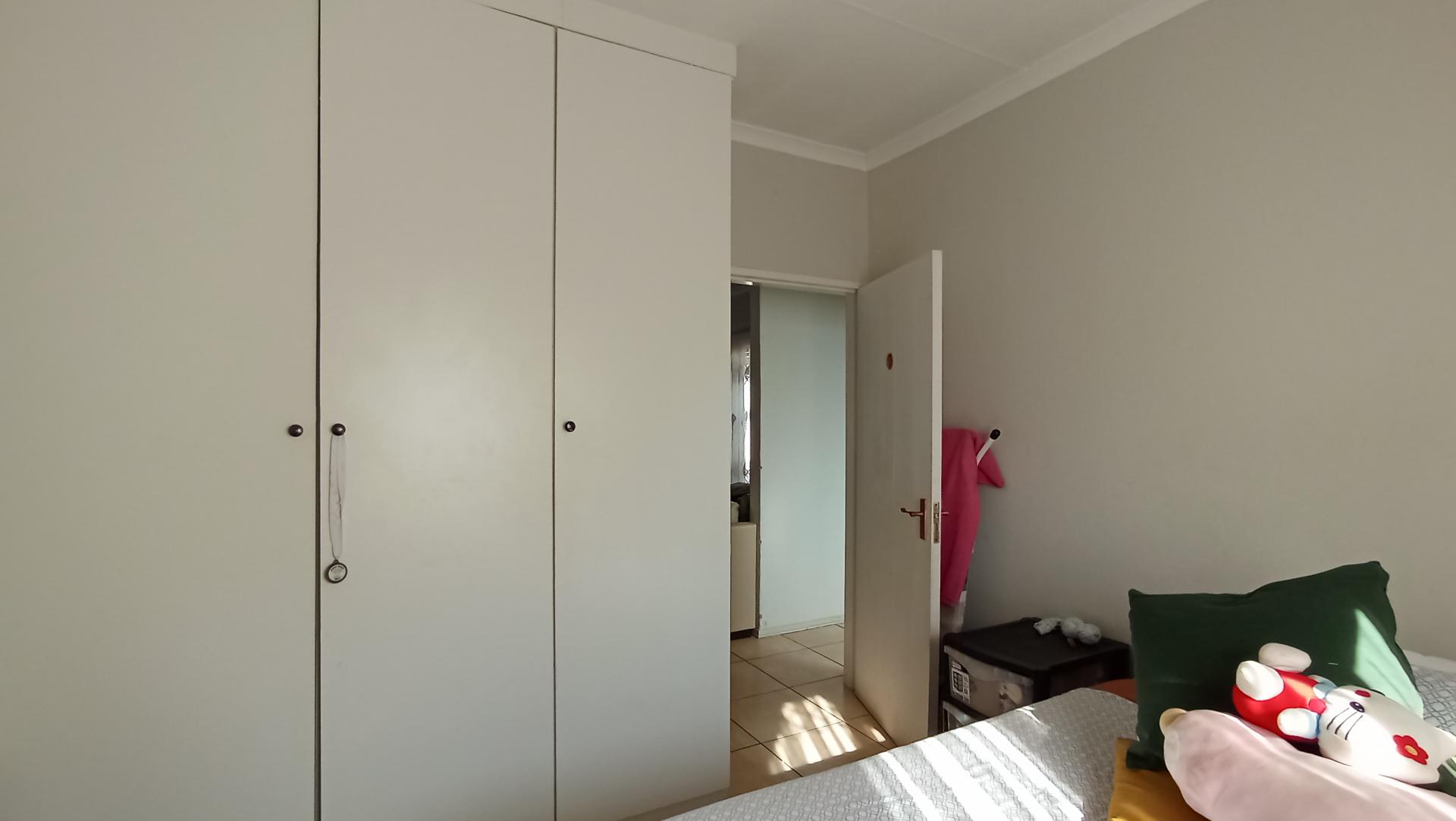 Bed Room 2 - 12 square meters of property in Hesteapark