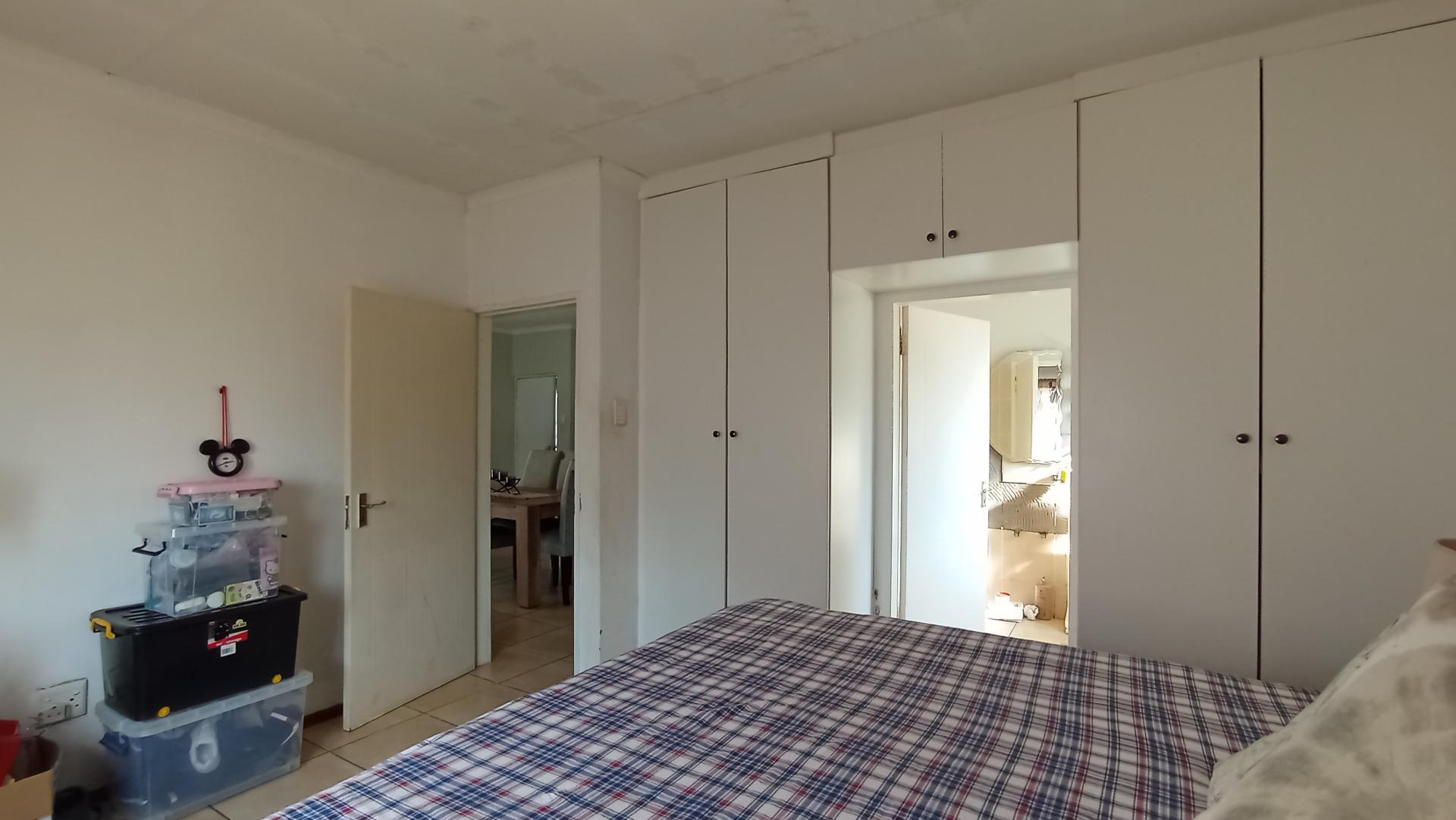 Main Bedroom - 16 square meters of property in Hesteapark