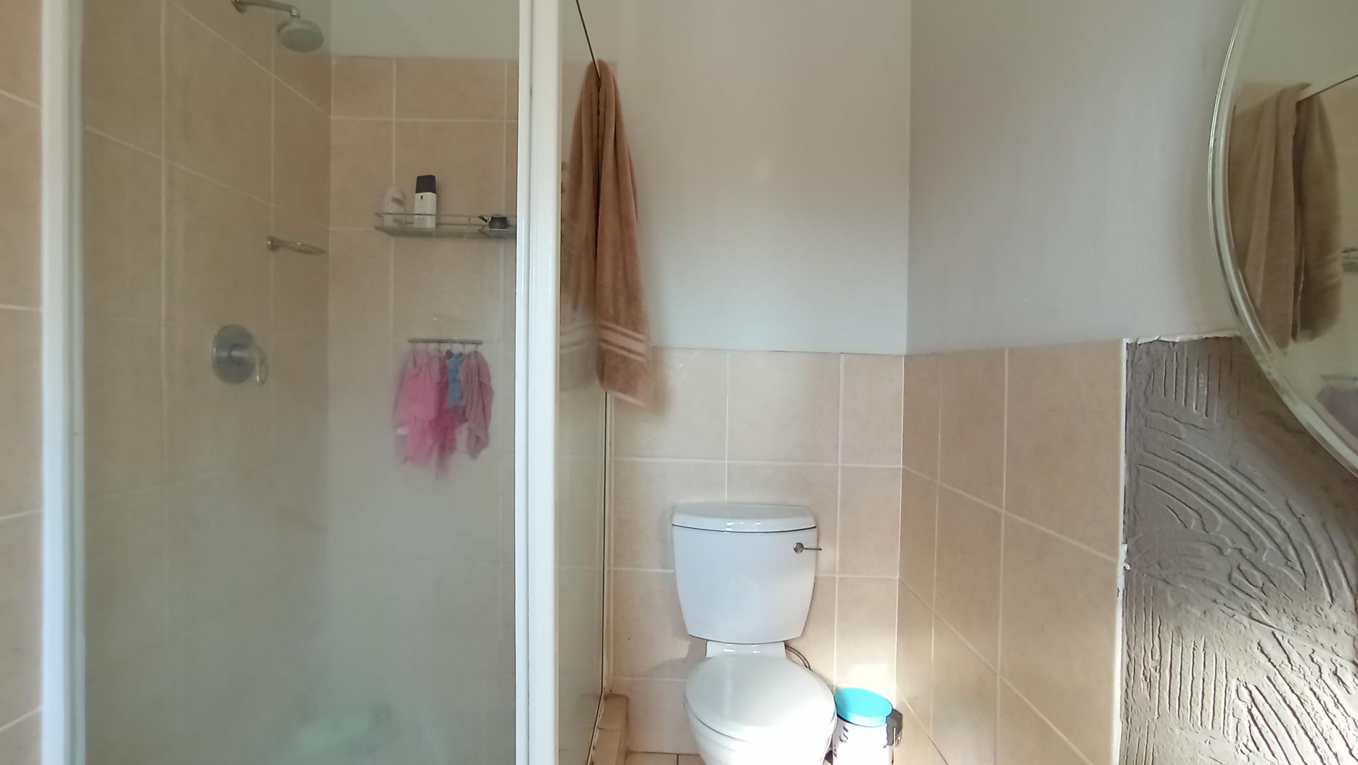 Main Bathroom - 7 square meters of property in Hesteapark
