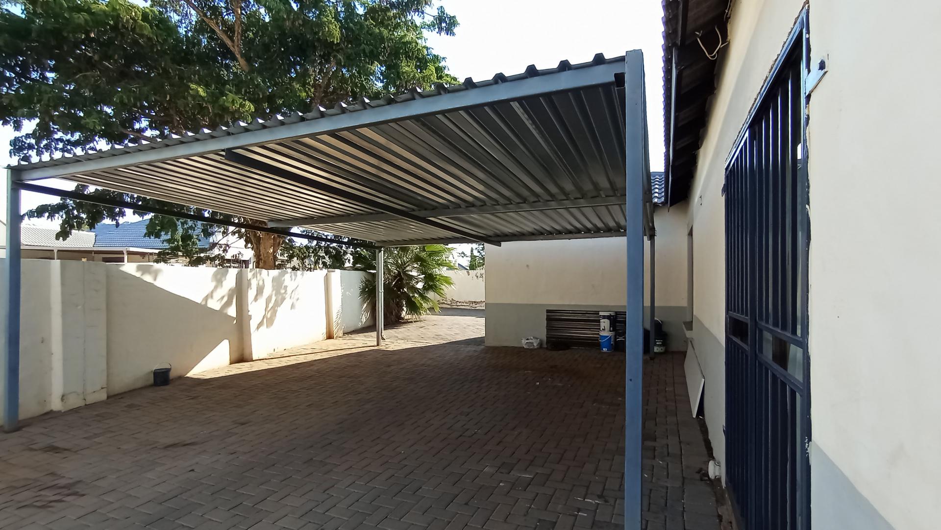 Spaces - 5 square meters of property in Hesteapark