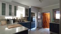 Kitchen - 17 square meters of property in Hesteapark