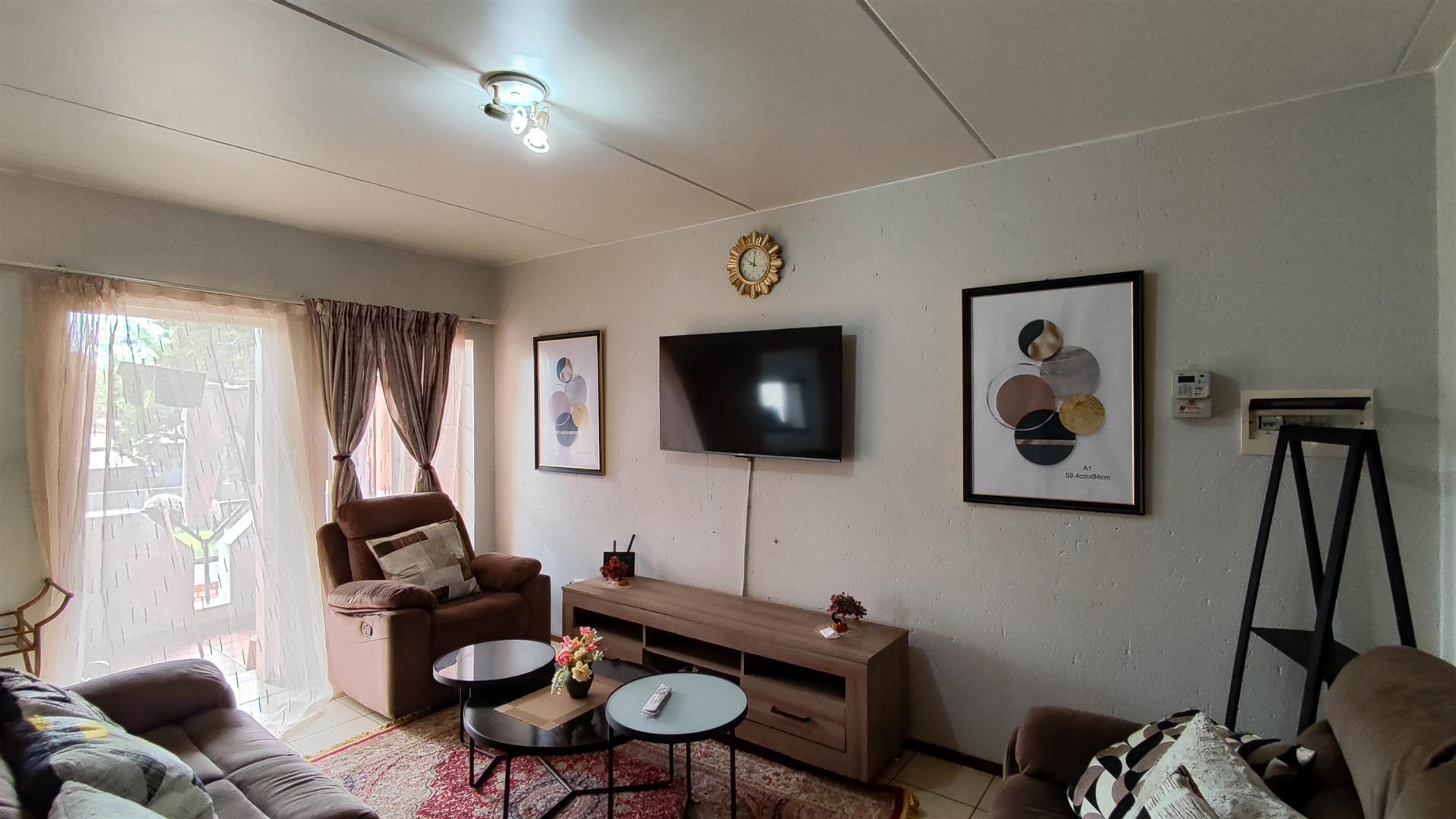 Lounges - 18 square meters of property in Comet