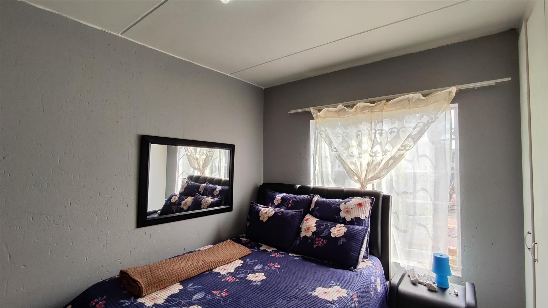 Main Bedroom - 11 square meters of property in Comet