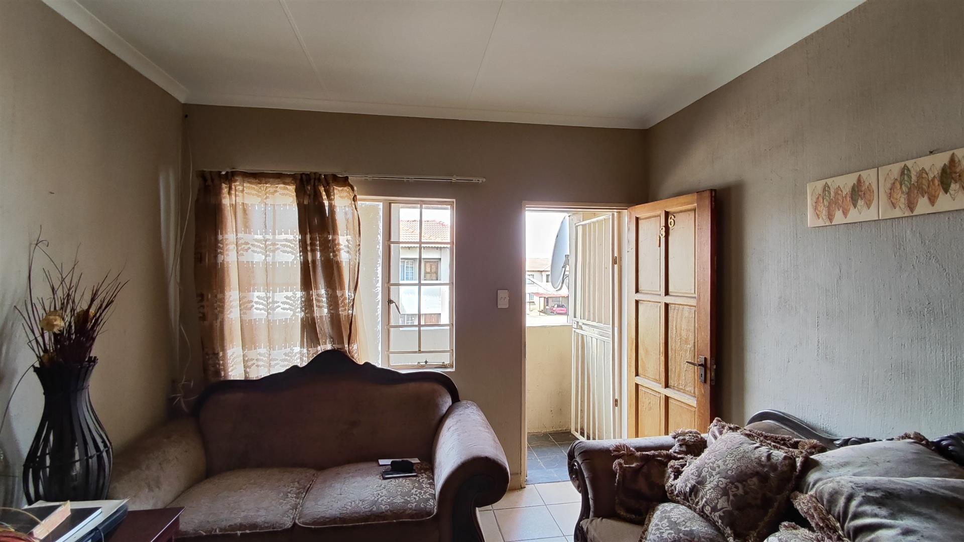 Lounges - 12 square meters of property in Elspark