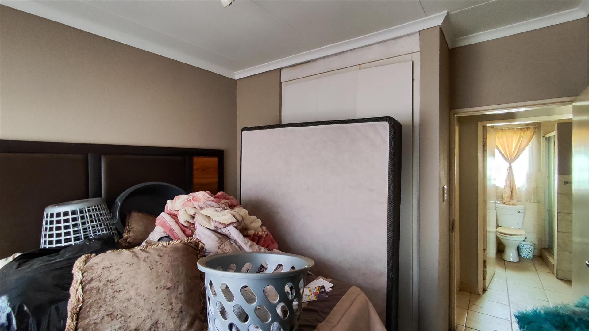 Bed Room 1 - 12 square meters of property in Elspark