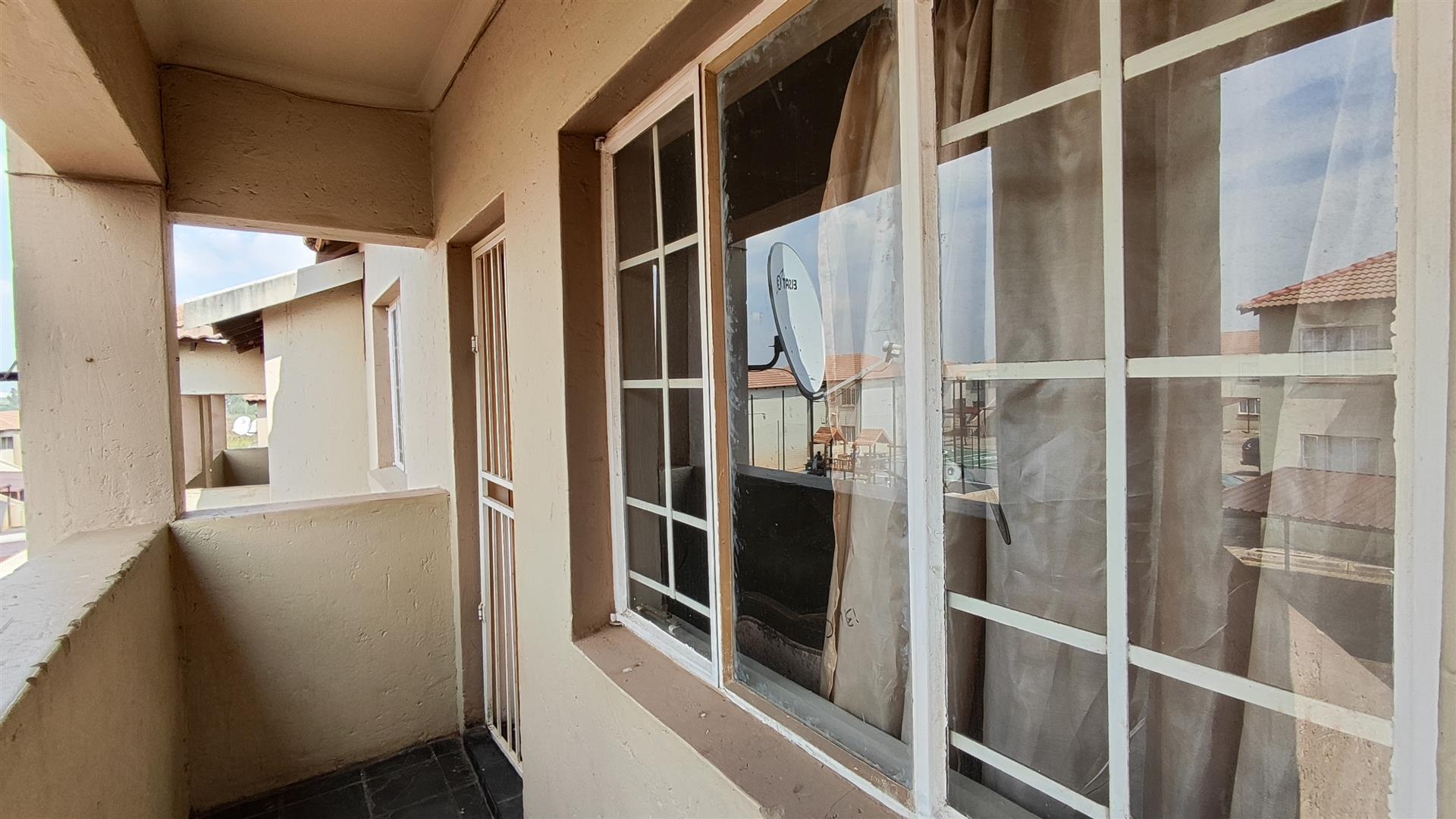 Front View of property in Elspark