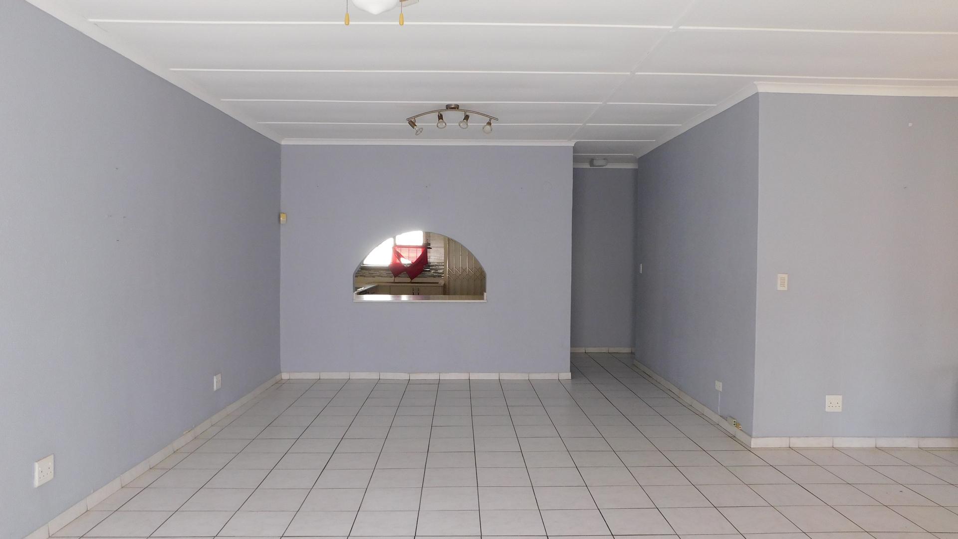 Lounges - 33 square meters of property in Margate