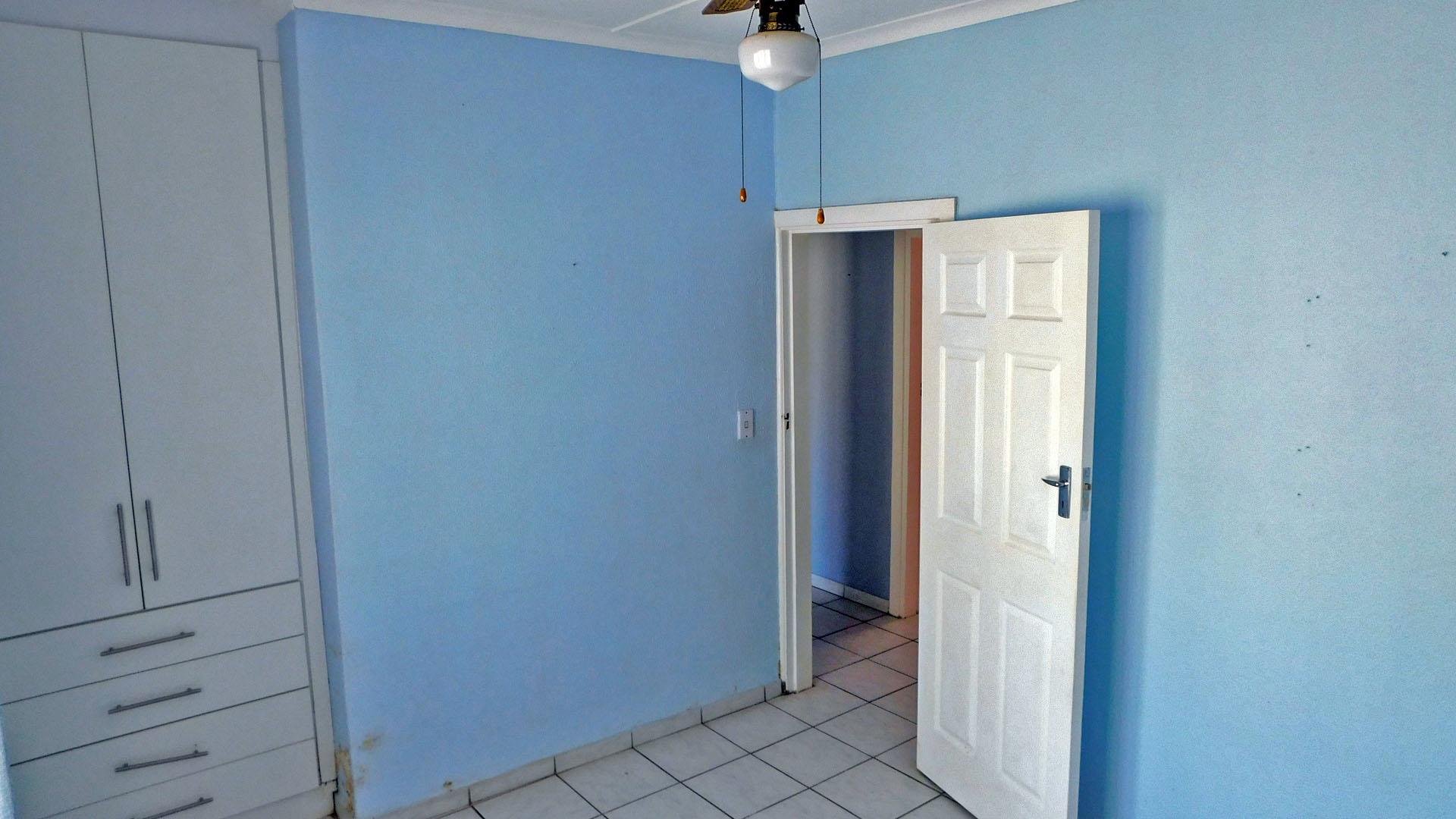 Bed Room 1 - 12 square meters of property in Margate