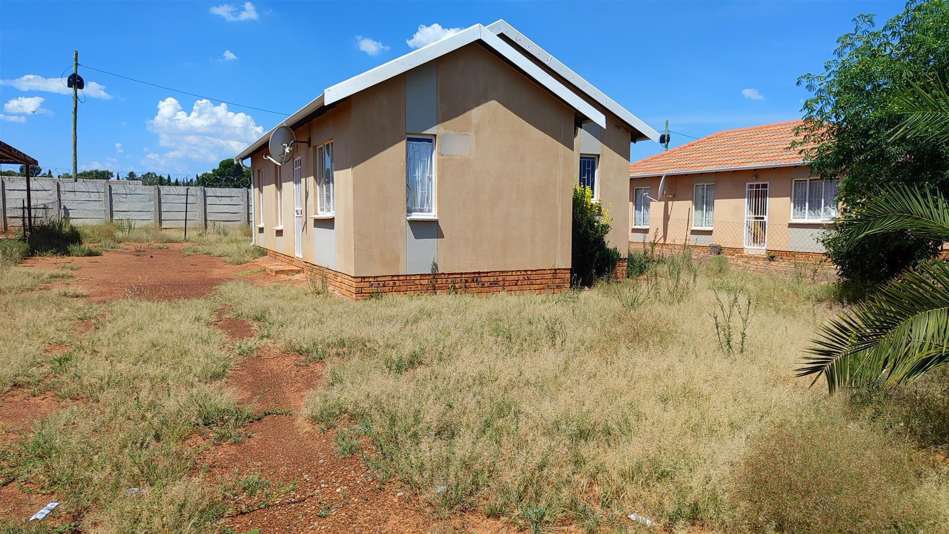 Front View of property in Savanna City