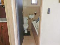Bathroom 1 of property in Algoa Park