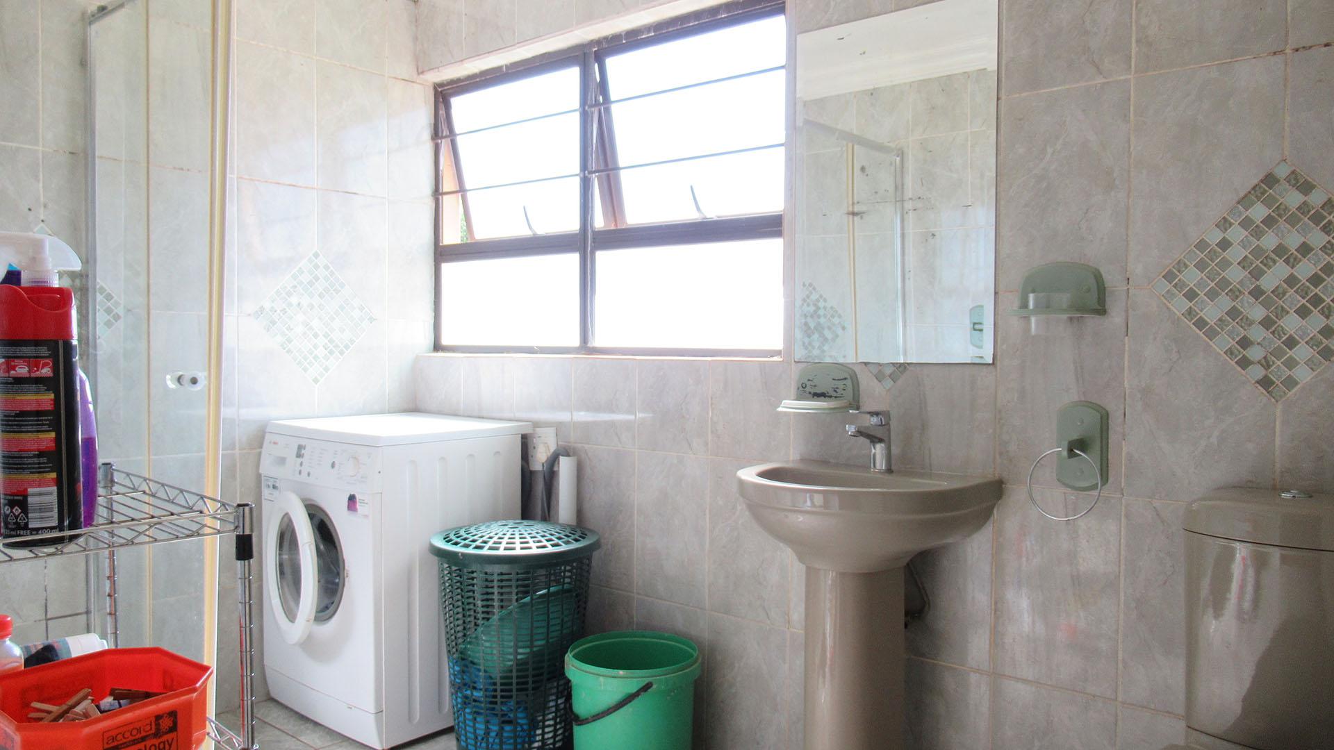 Bathroom 1 - 7 square meters of property in Mid-ennerdale