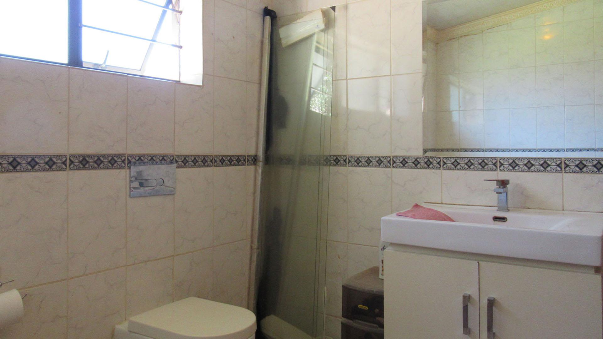 Bathroom 2 - 6 square meters of property in Mid-ennerdale