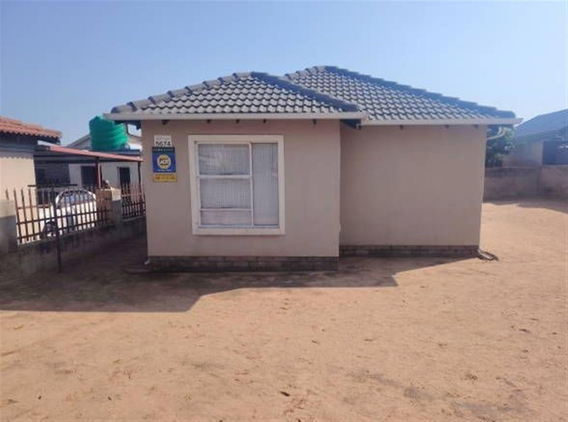 Front View of property in Klarinet