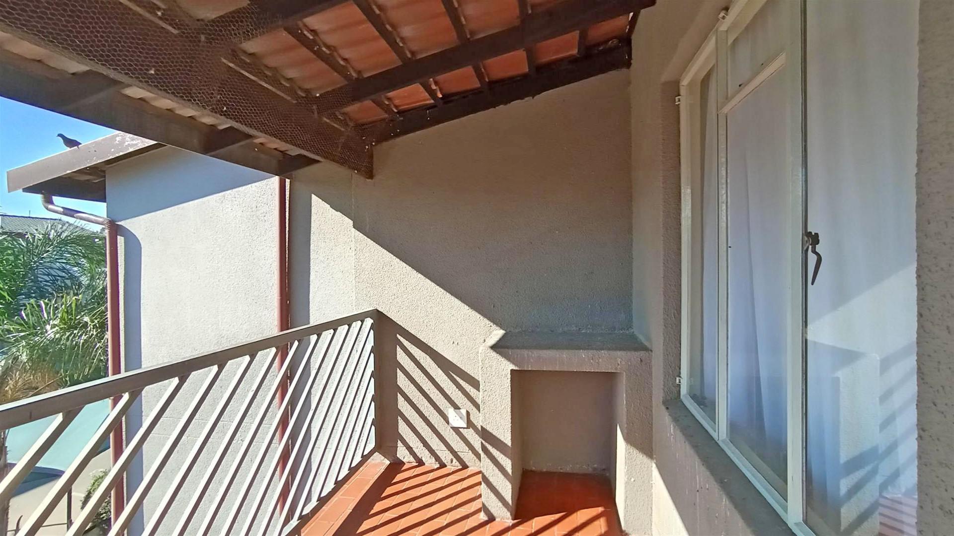 Balcony - 9 square meters of property in Benoni