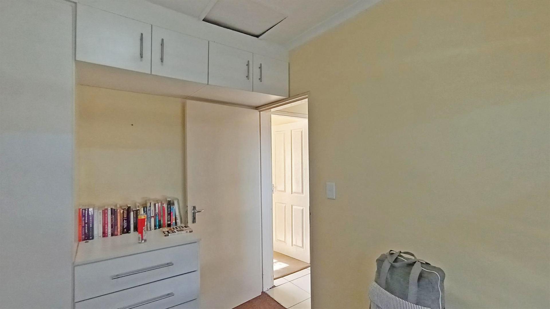 Bed Room 1 - 9 square meters of property in Benoni