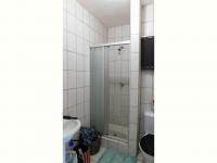 Bathroom 1 - 4 square meters of property in Wild En Weide