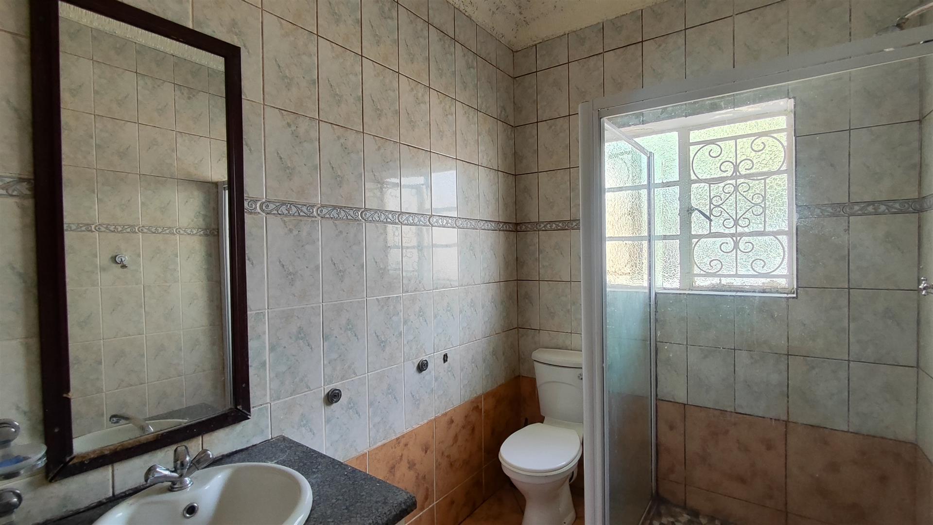 Bathroom 1 - 7 square meters of property in Primrose Hill