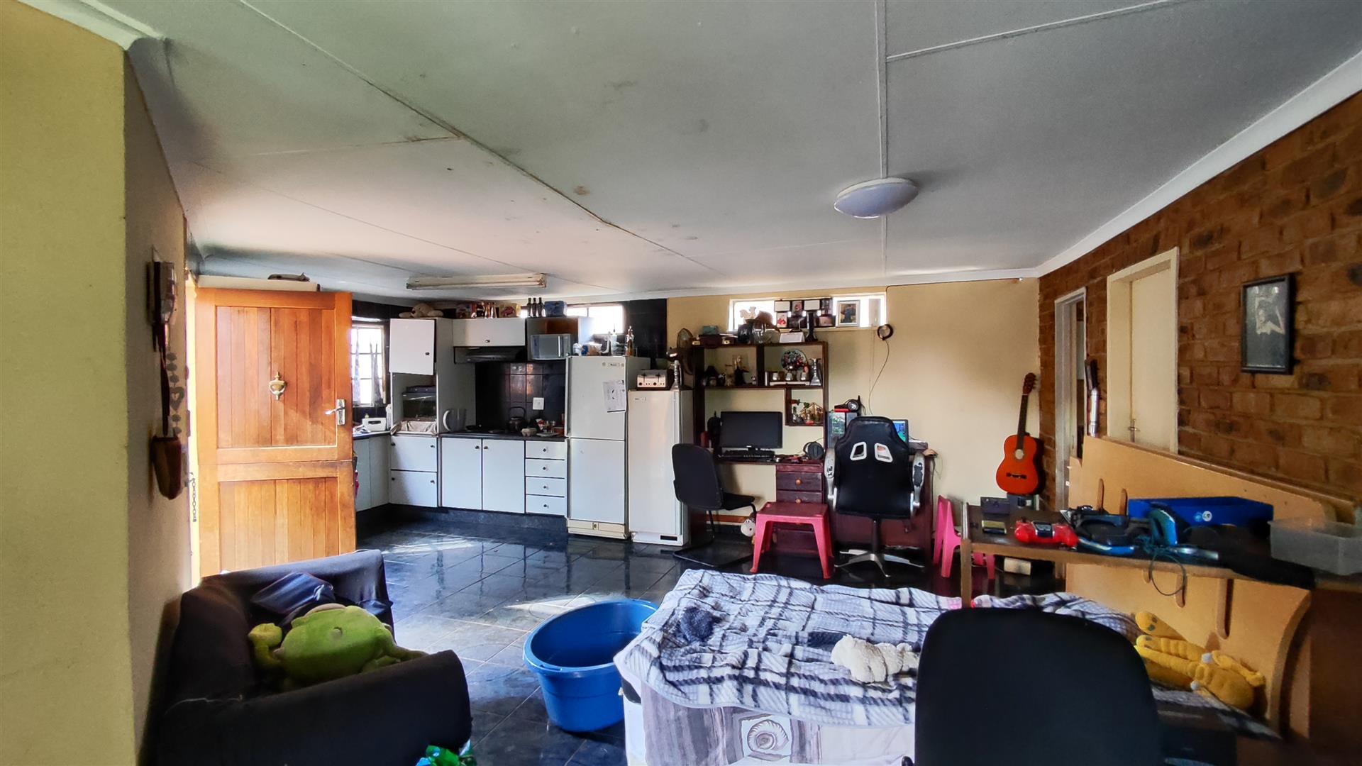 Flatlet - 90 square meters of property in Primrose Hill