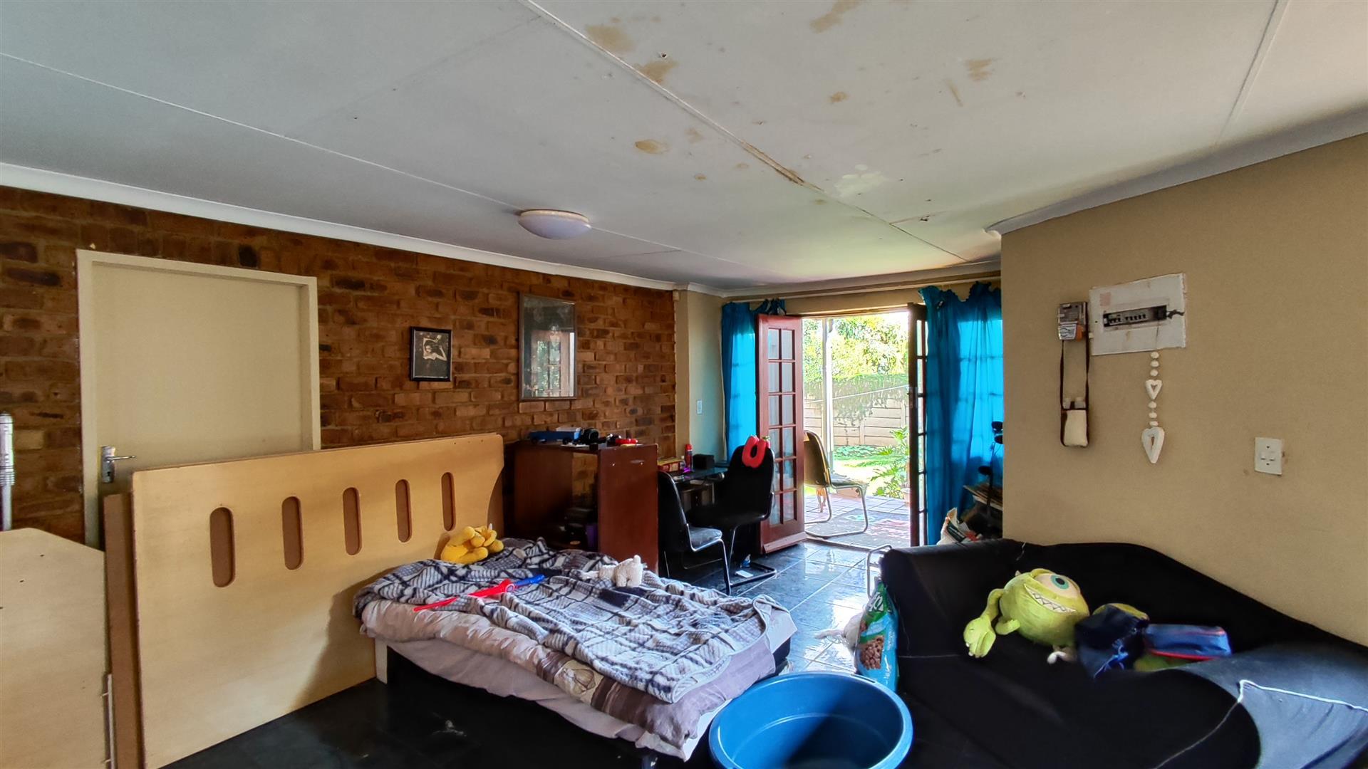 Flatlet - 90 square meters of property in Primrose Hill