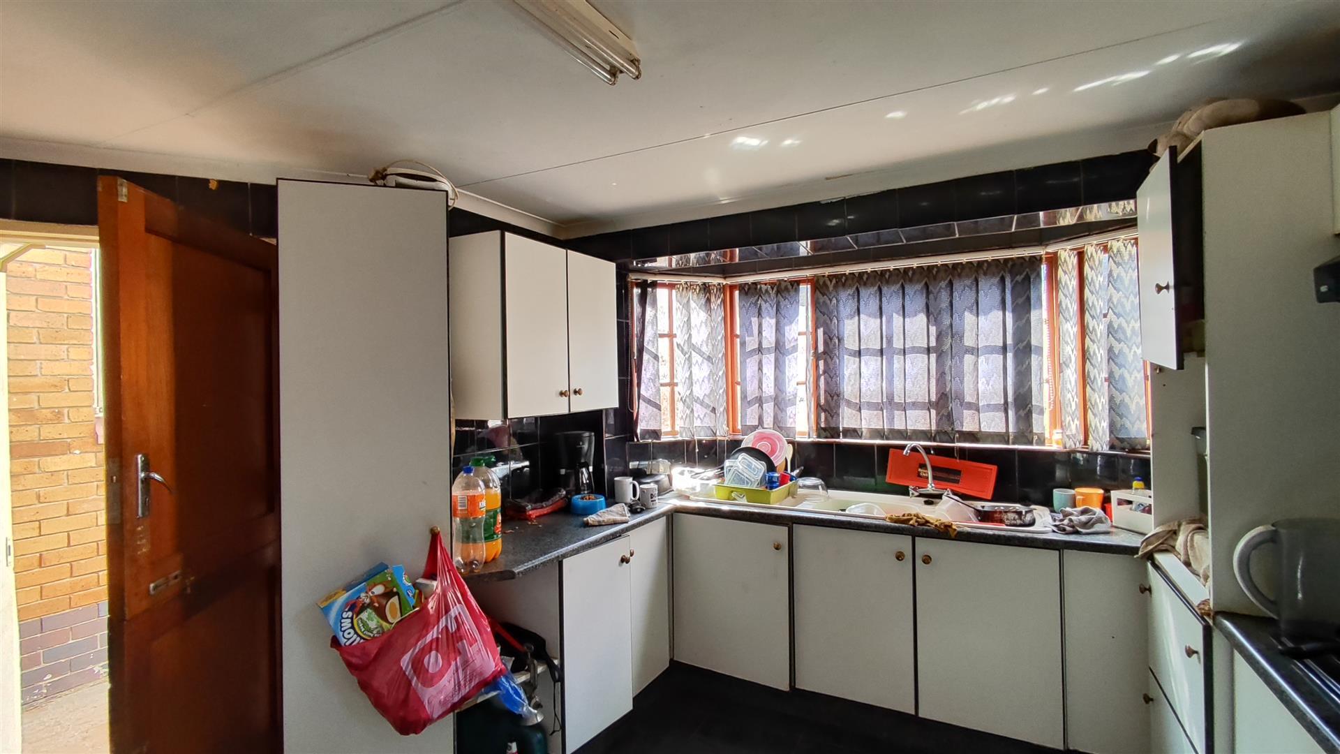 Flatlet - 90 square meters of property in Primrose Hill