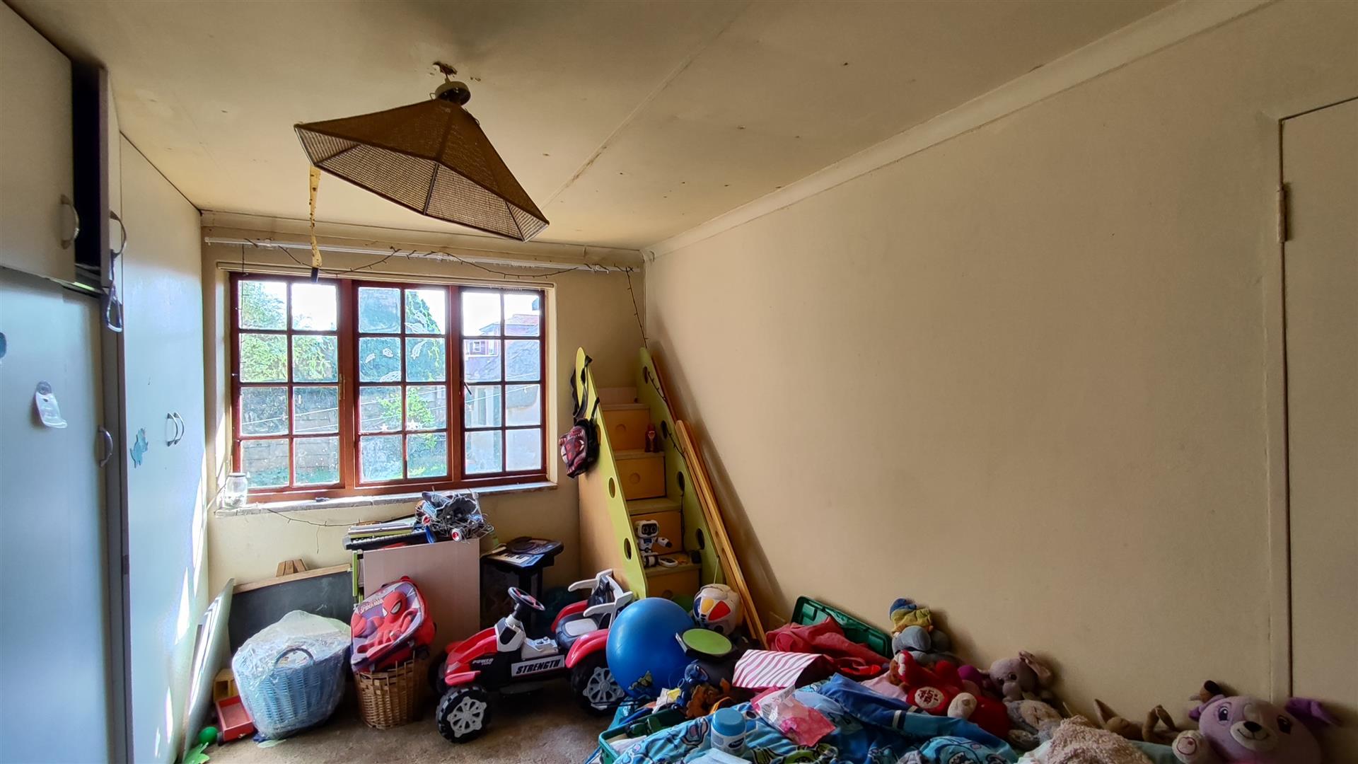 Flatlet - 90 square meters of property in Primrose Hill