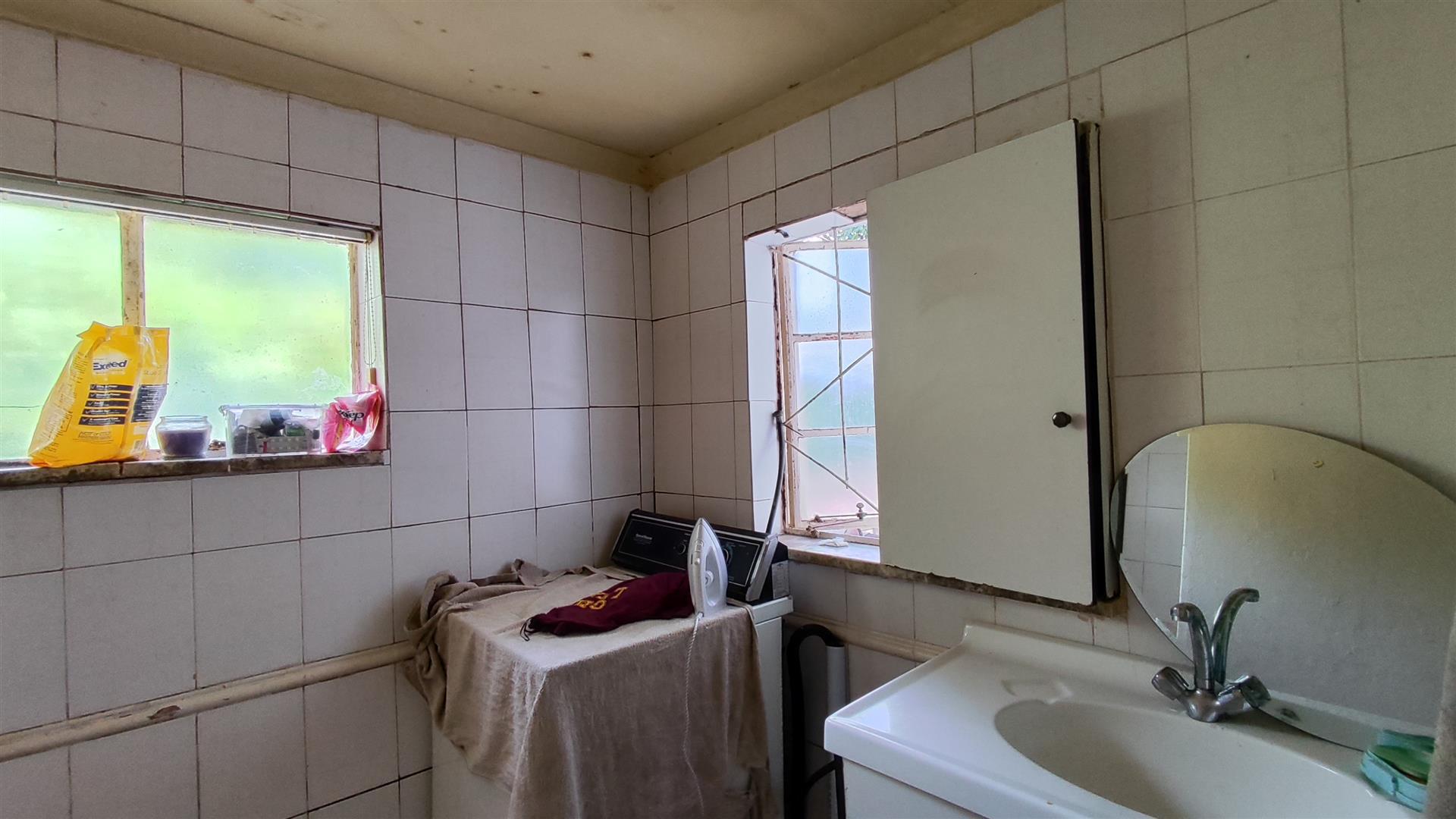 Flatlet - 90 square meters of property in Primrose Hill