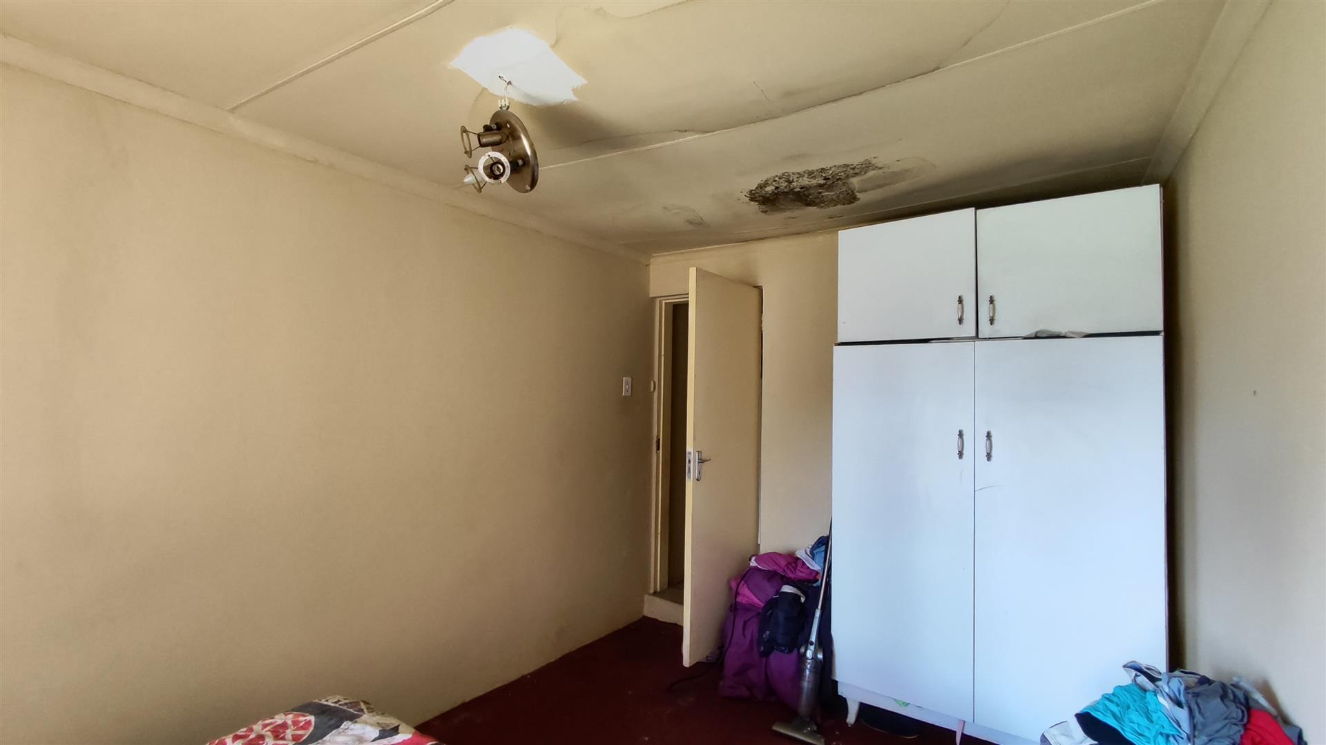 Flatlet - 90 square meters of property in Primrose Hill