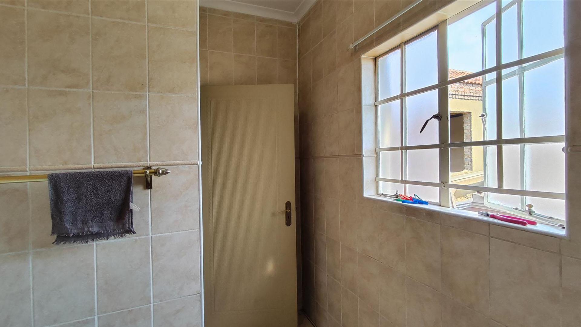 Bathroom 1 - 6 square meters of property in Brakpan