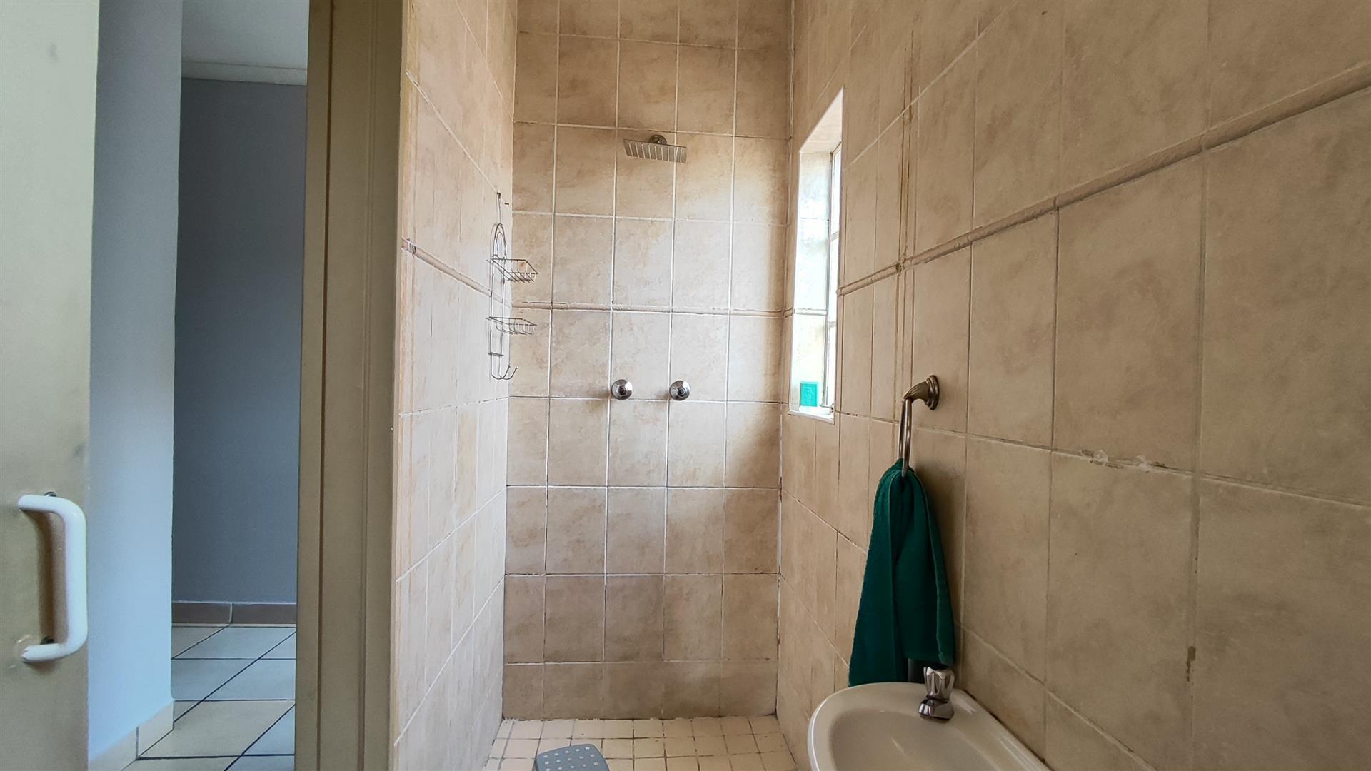 Bathroom 2 - 3 square meters of property in Brakpan