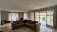 Lounges - 25 square meters of property in Brakpan