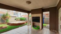 Patio - 20 square meters of property in Brakpan