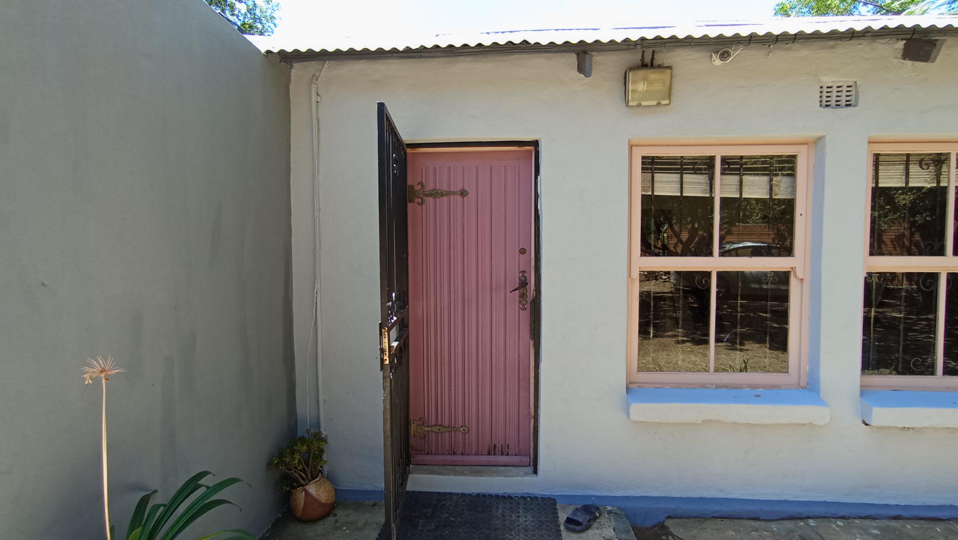 Front View of property in Maroeladal