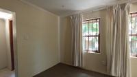 Bed Room 1 - 18 square meters of property in Maroeladal