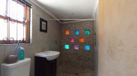 Bathroom 1 - 4 square meters of property in Maroeladal