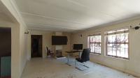 Lounges - 35 square meters of property in Maroeladal
