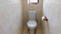 Bathroom 1 of property in Caversham Glen