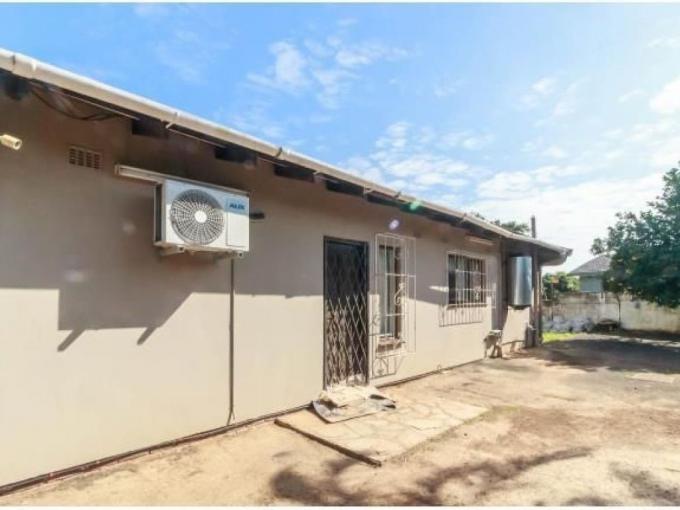 1 Bedroom Apartment to Rent in Clare Hills Property to ren