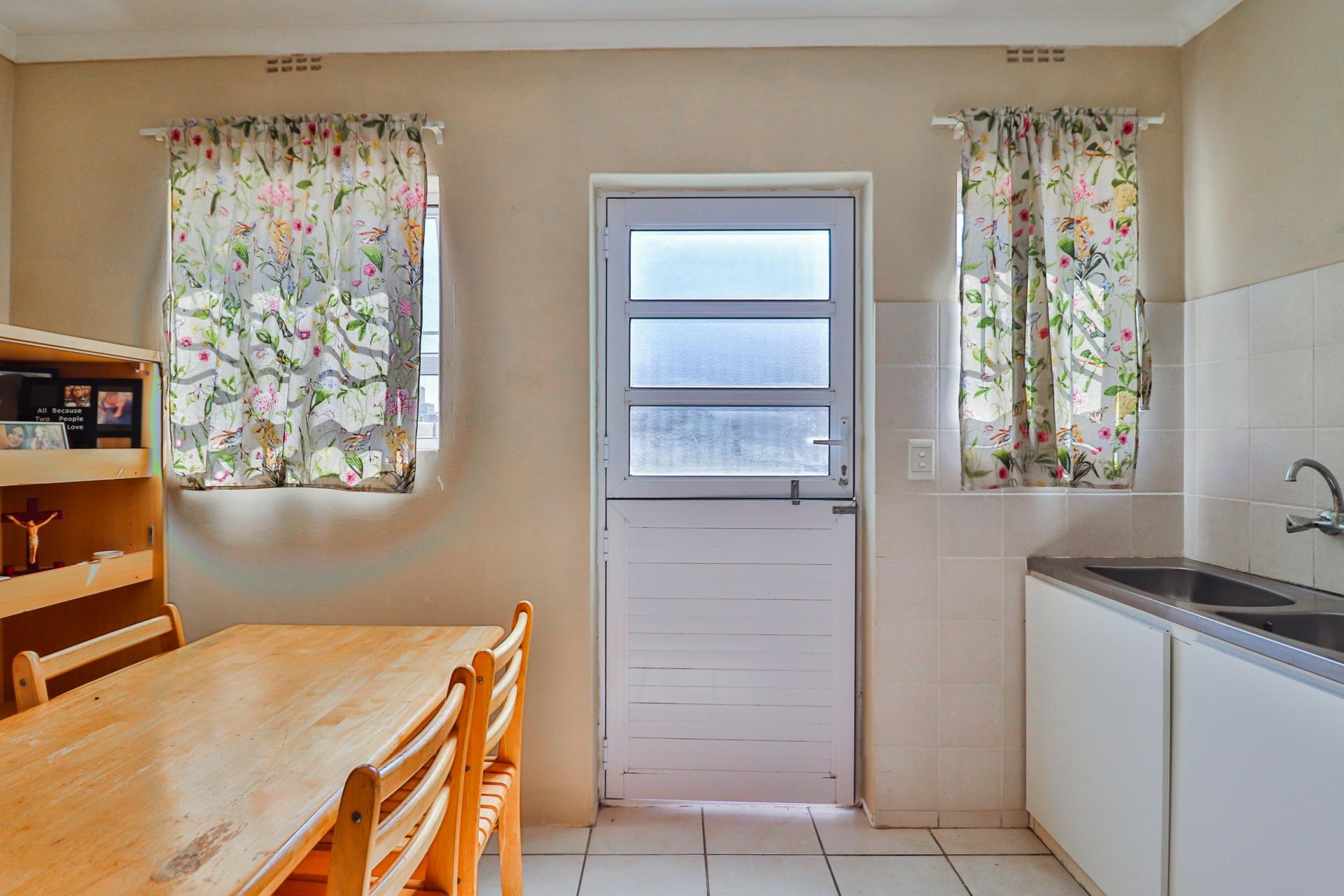 4 Bedroom House for Sale For Sale in Pelican Heights MR623