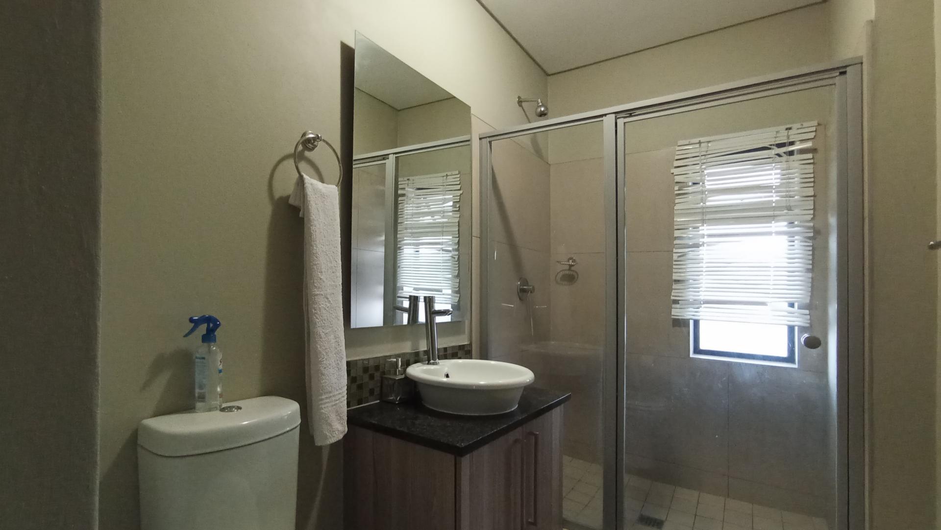 Bathroom 1 - 5 square meters of property in Edenburg - Jhb