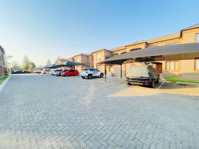 3 Bedroom Apartment for Sale For Sale in Helderwyk Estate - MR623356