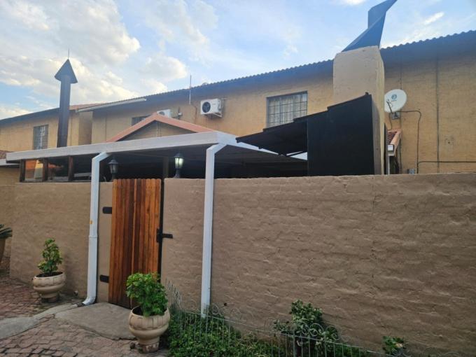 3 Bedroom Simplex for Sale For Sale in Rustenburg - MR623410