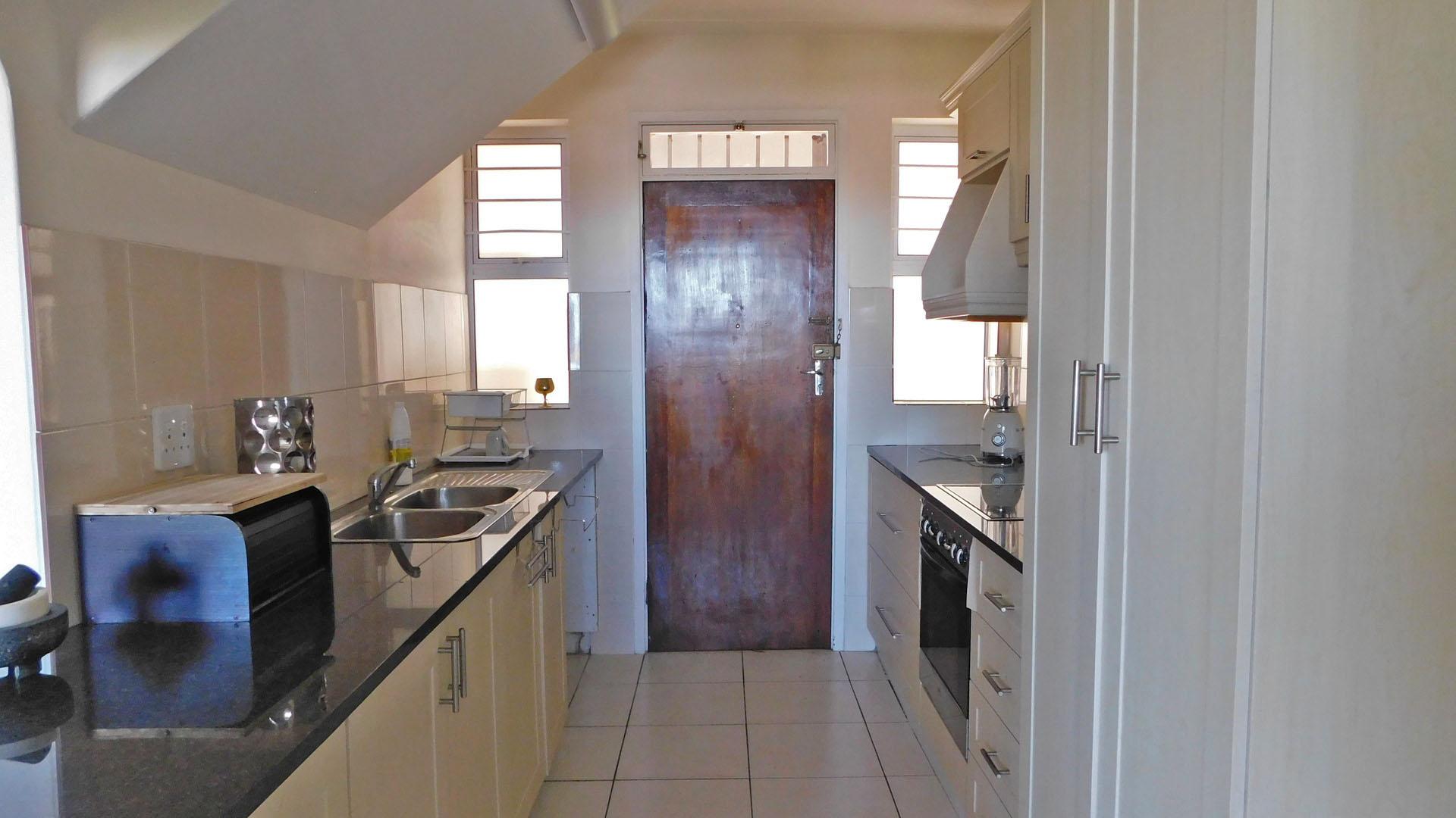 Kitchen - 10 square meters of property in Bulwer (Dbn)