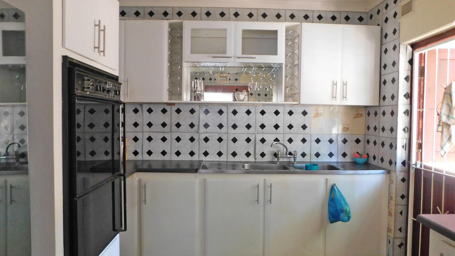 Kitchen - 20 square meters of property in Kingsburgh