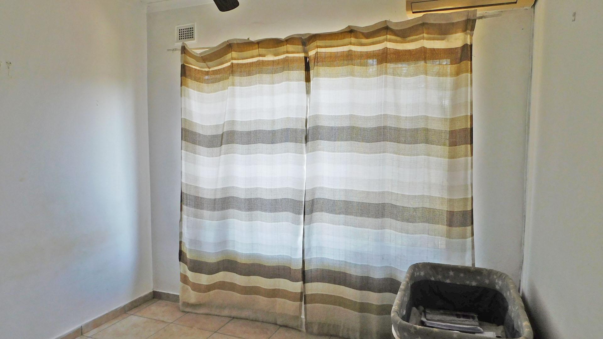 Bed Room 1 - 12 square meters of property in Kingsburgh