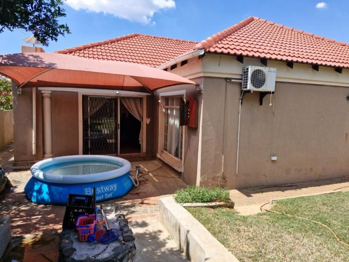 3 Bedroom Simplex for Sale For Sale in Waterval East - MR623486
