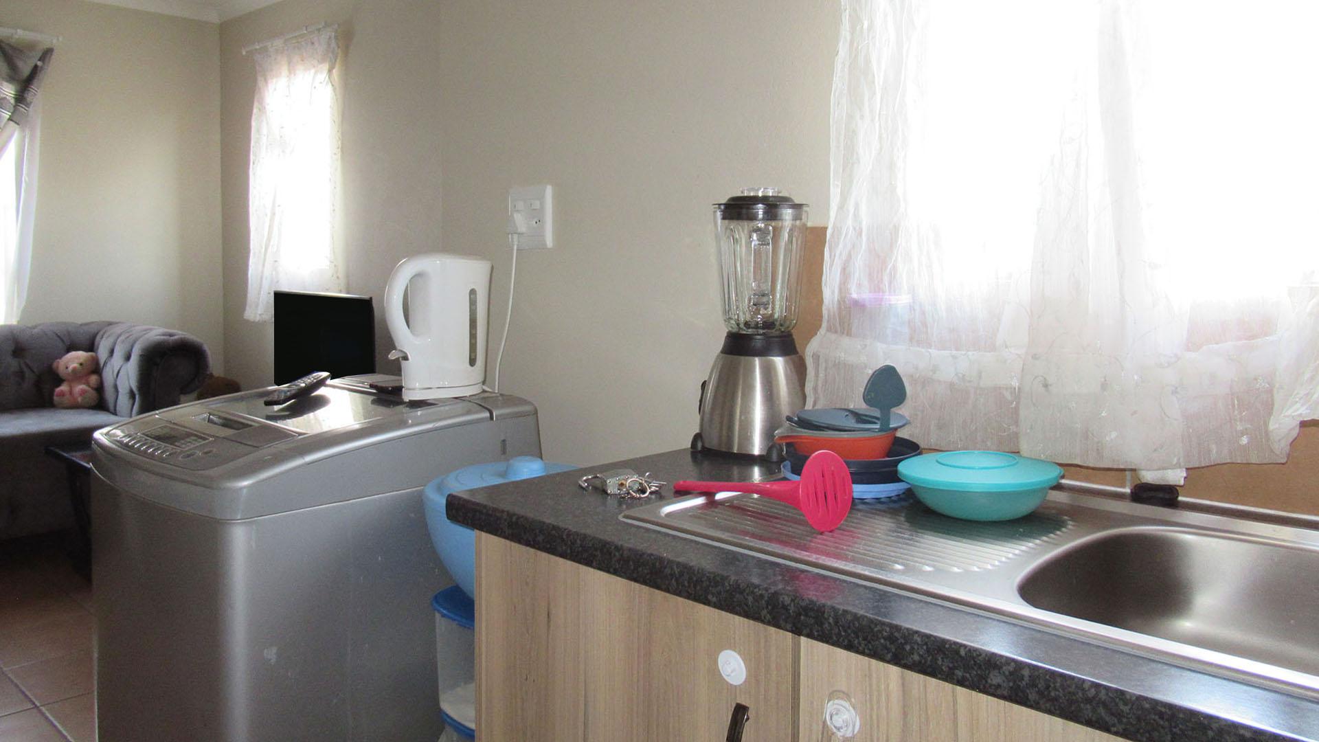 Kitchen - 4 square meters of property in Palm Ridge