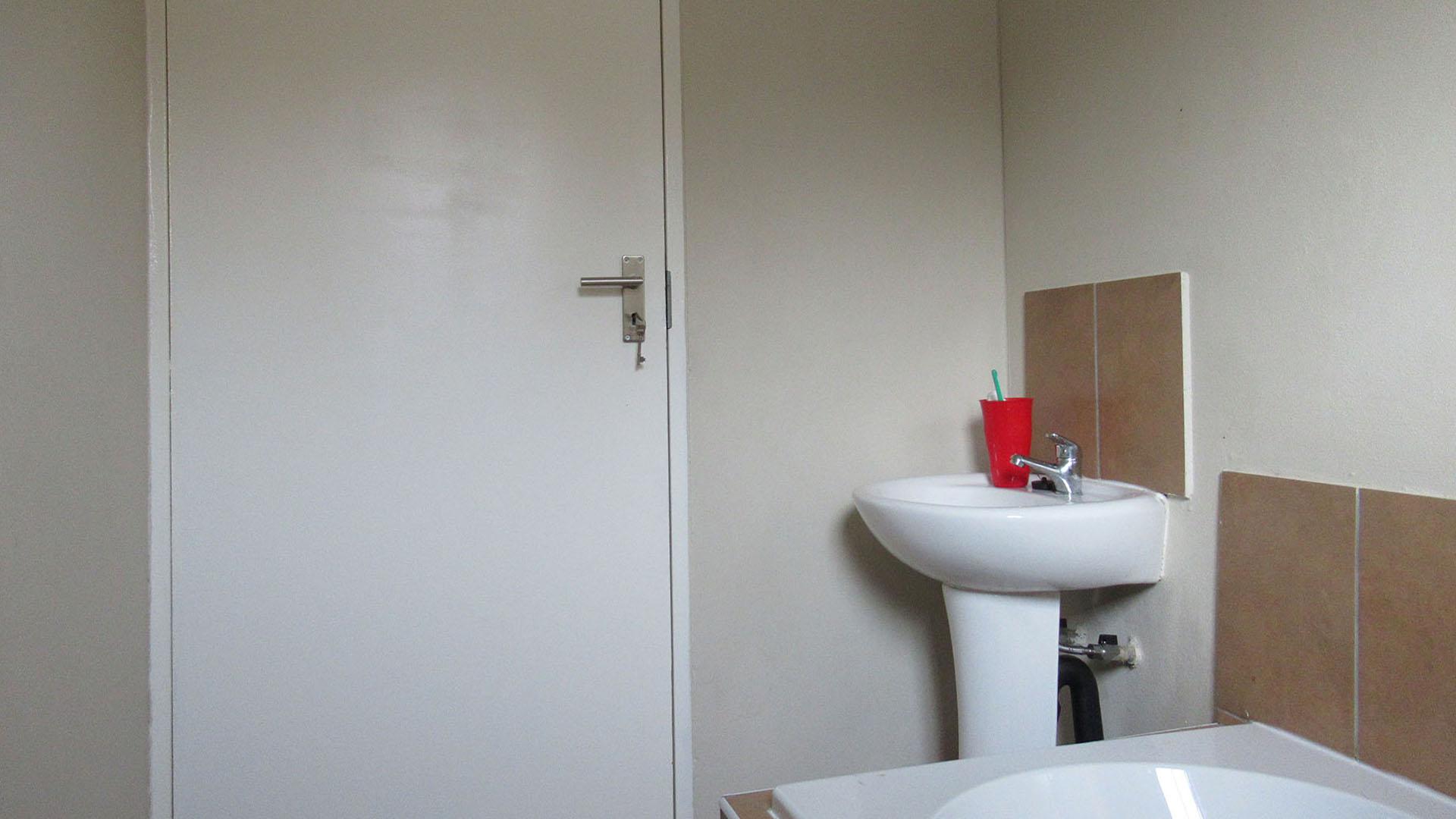 Bathroom 1 - 4 square meters of property in Palm Ridge