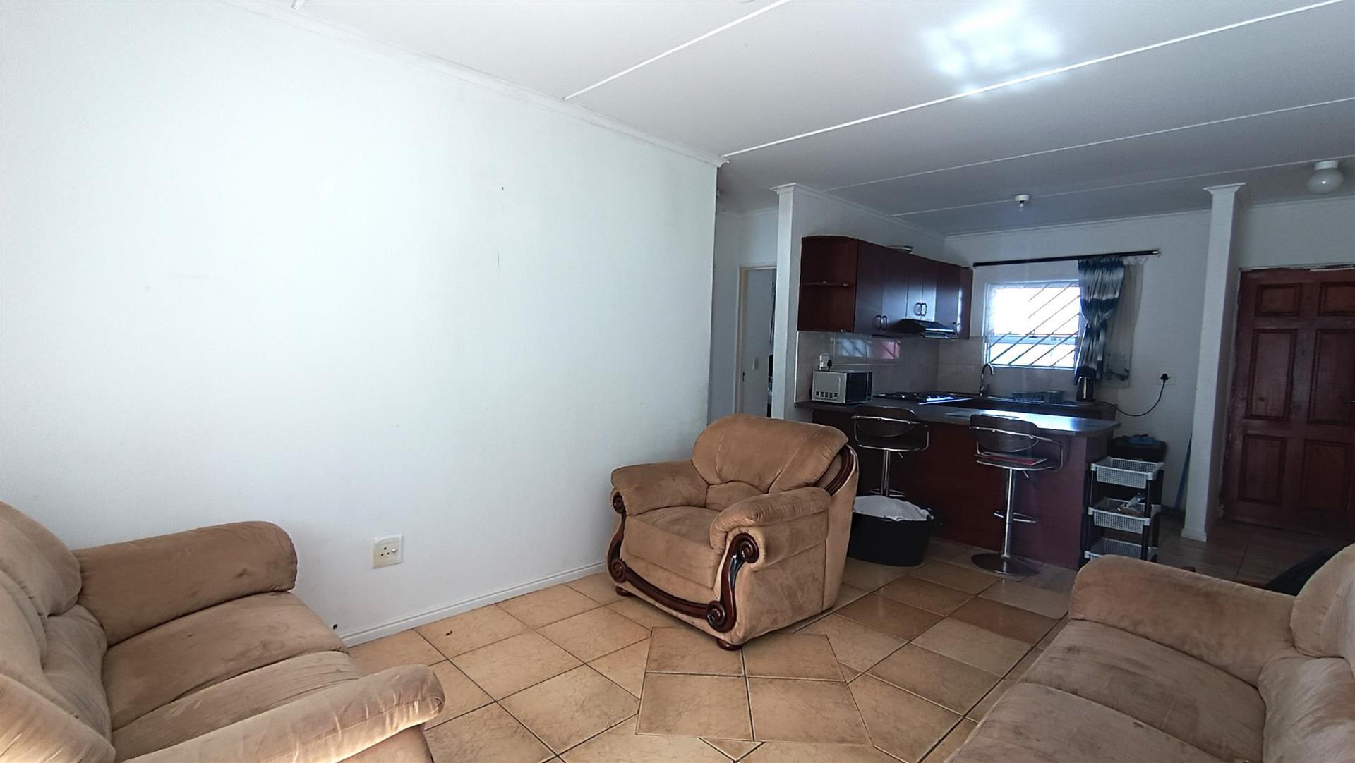 Lounges - 16 square meters of property in Parklands