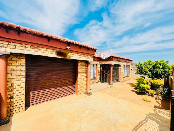 3 Bedroom Freehold Residence for Sale For Sale in Soshanguve - MR623611